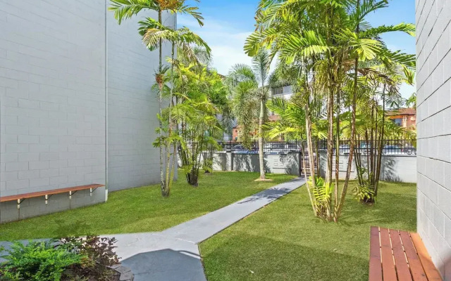 Modern Apartment with Esplanade Views