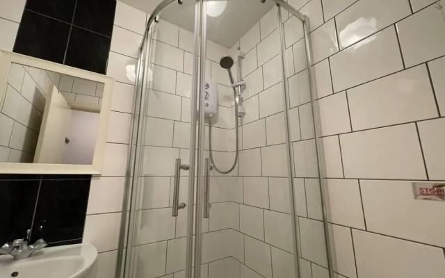 Impeccable 2-bed Apartment by Cardiff City Centre