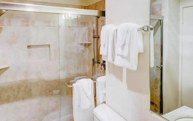 Sherwin Villas 52 - One Bedroom Condo