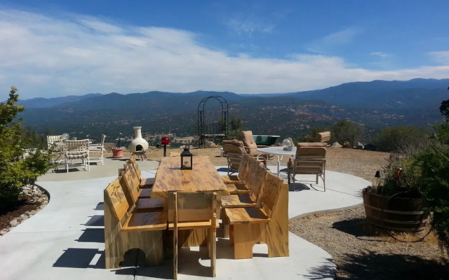 Yosemite Sierra View Bed & Breakfast