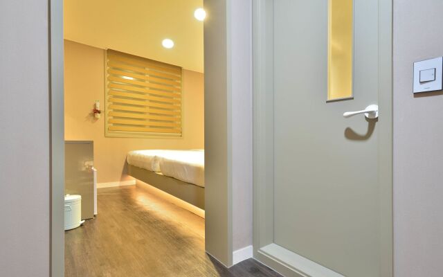 WITH U Hotel & Guesthouse