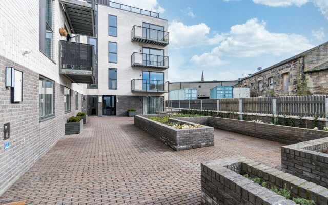 amazing apartments - Great Junction St - by Water of Leith