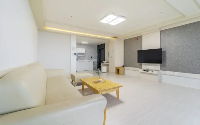 Yeosu Sunset Hostel and Pension