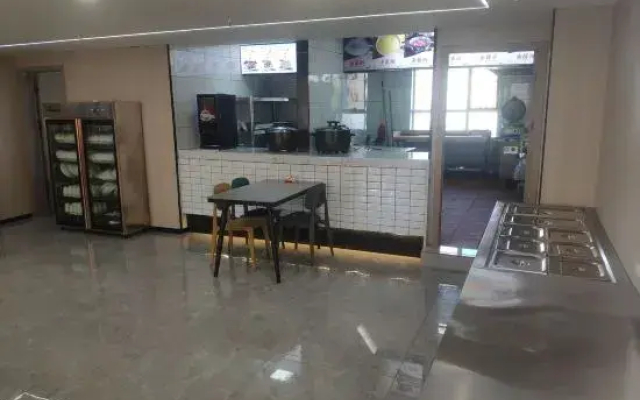 Alashankou Chengyue Hotel