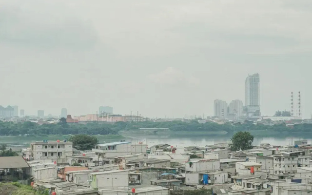 Homey and Compact 2BR Pluit Sea View Apartment