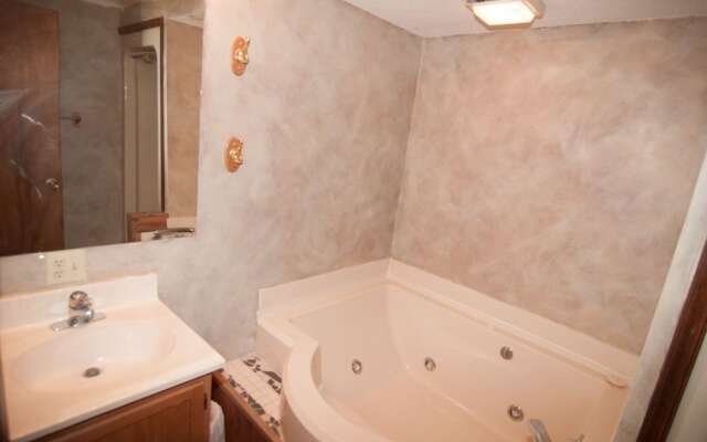 Slopeside Condo D102