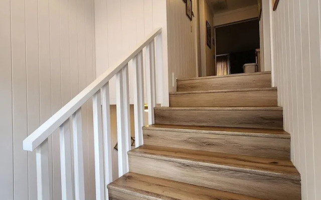 Shore View Serenity 4 Bedroom Home by RedAwning