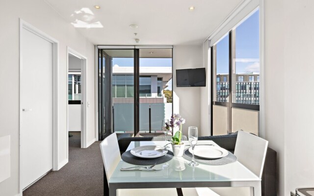 QV Lovely 1 Bedroom w Parking 1069
