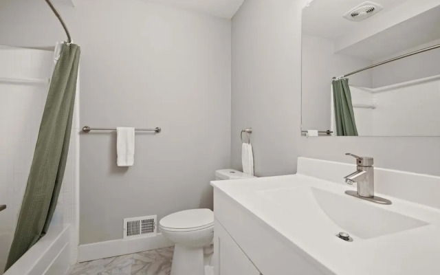 Beautiful 2BR 2BA Apartment With Modern Design