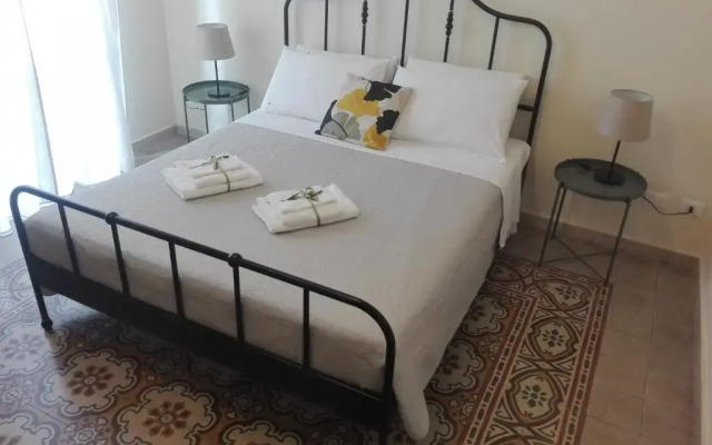 RUNFULIA Apartments & Rooms