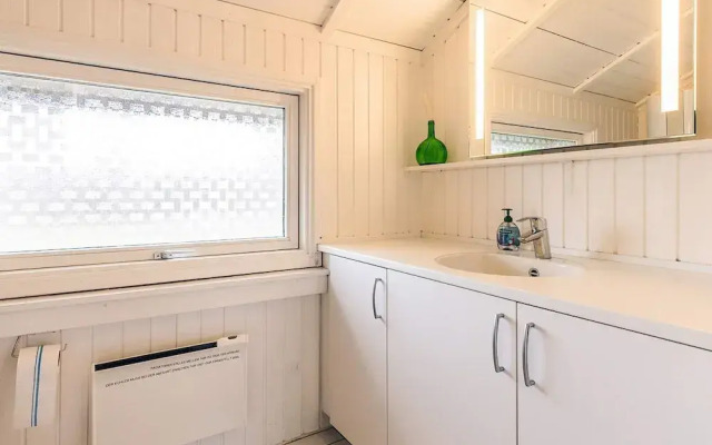 Graceful Holiday Home in Humble near Sea