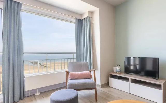 Modern Apartment With Frontal Sea-view