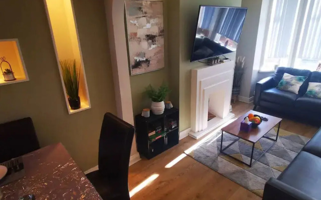 2BR Cozy Duplex in Belfast