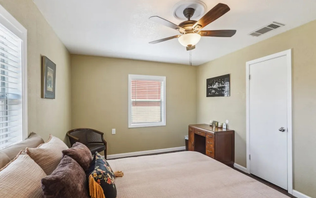 Quaint Midland Home ~ 1 Mi to Downtown!