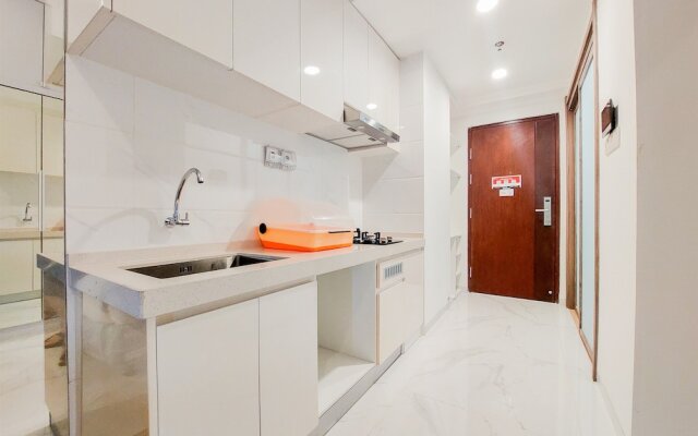 Homey And Restful Studio Room At Sky House Bsd Apartment