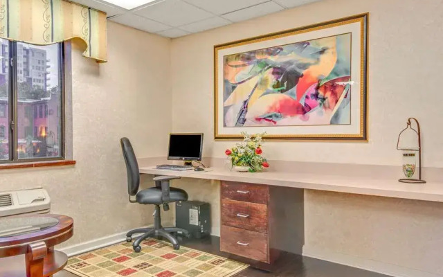 Days Inn - Raleigh Downtown