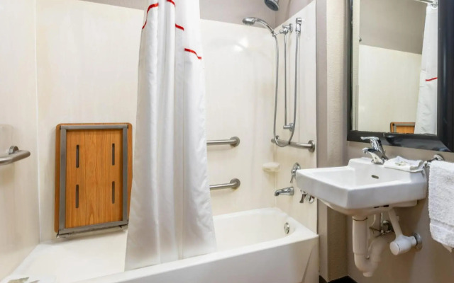 Red Roof Inn PLUS+ Nashville Airport