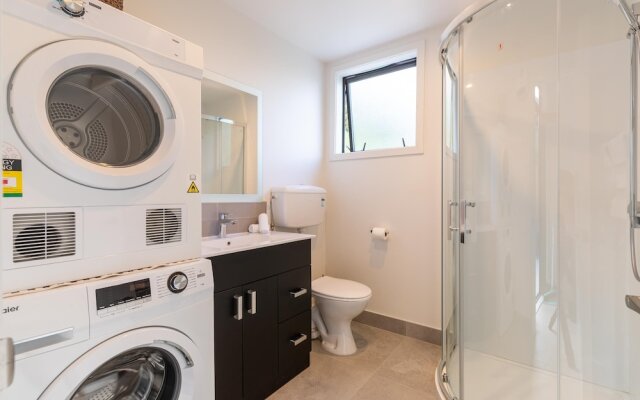 Modern, Plush & Picturesque - Brand New Townhouse