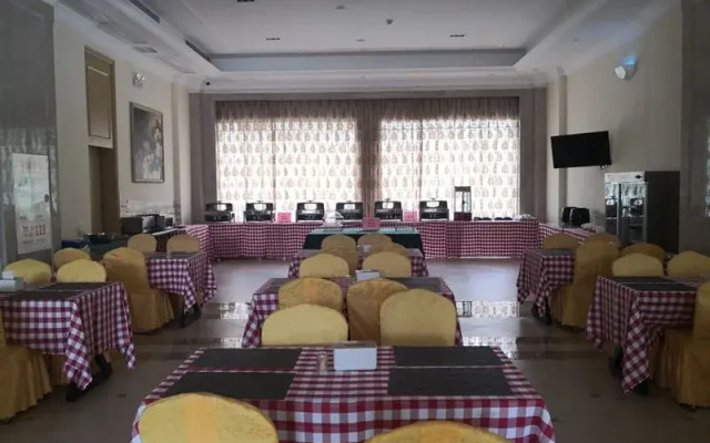 Vienna International Hotel (Guangzhou South Railway Station Sanshan)