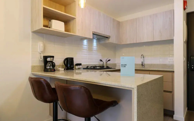 w Radiant 1BR With Modern Balcony in San Isidro