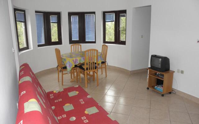 Apartment Mirja - 50 m from beach: A2 Petrcane, Zadar riviera