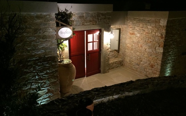 Themonies Luxury Suites