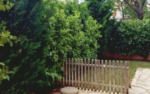 Quiet bright house next to the sea in Lagonisi