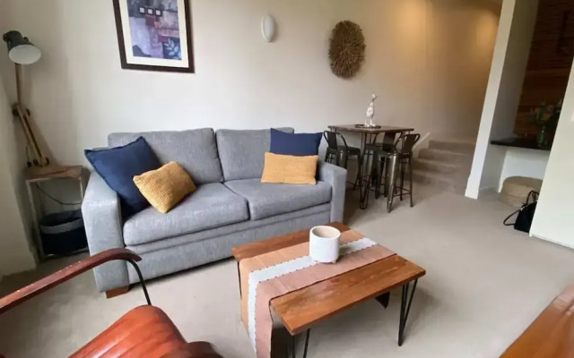 1-bedroom Unit in Classic Melbourne CBD Building!