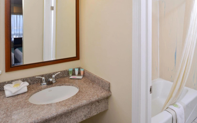 Edgewater Inn And Suites