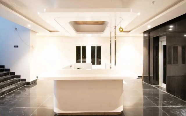 Capital O 23618 Hotel Royal Benza
