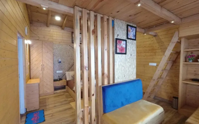 Rooftop Cottages & Restaurant Pangot