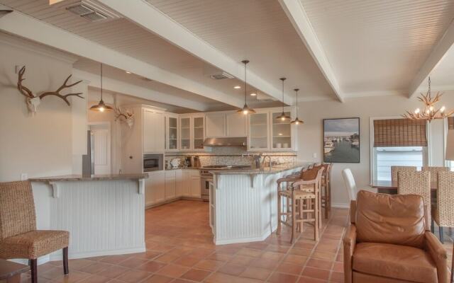 Salt and Horns - 4 Br Home
