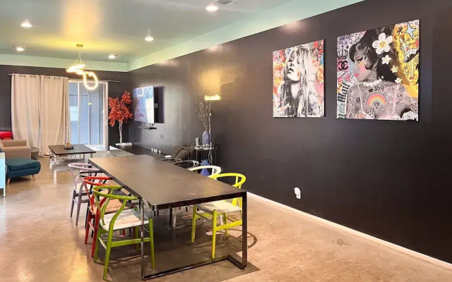 Austin Clubhouse Rainey Street 6 min Walk
