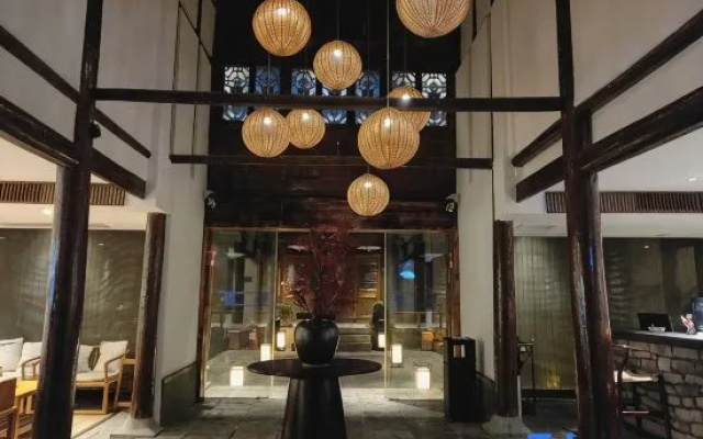 Jiuzhou Inn