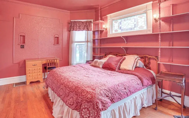 Charming Champaign Victorian w/ Deck!