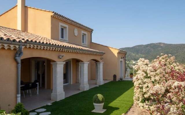 Soothing Holiday Home in Sainte-maxime With Swimming Pool