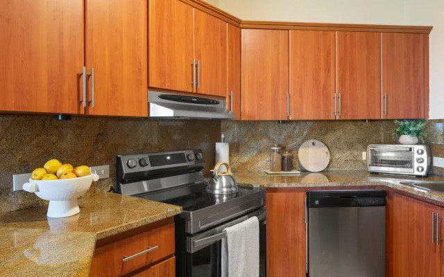 Beachfront Paradise 2BR Crescent Beach Seaside