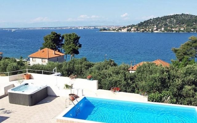 Denko - With Pool - SA6