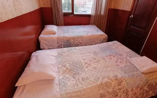Alejandros Hotel