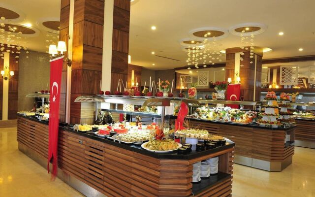 Lake & River Side Hotel & Spa