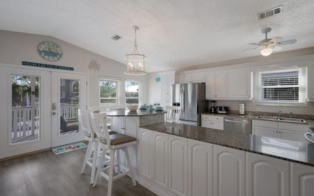Canario  3 Bedroom Home by RedAwning
