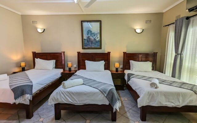 Room in Lodge - Zambezi Family Lodge - Rhino Room