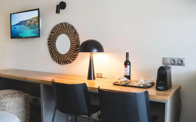 Blue Symphony Suites & Apartments