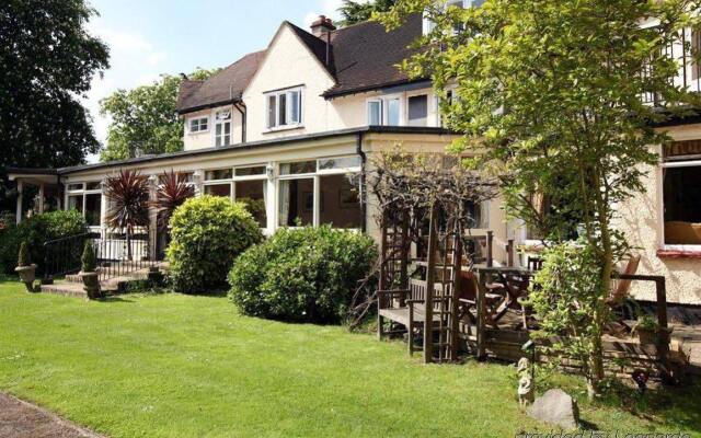 Elva Lodge