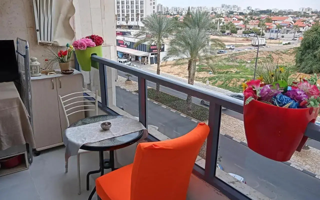 Yafe Nof 35