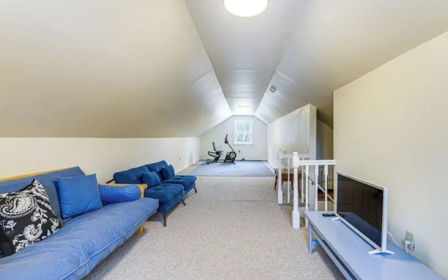 Golf, Hike & Unwind: Spacious Dover Retreat!