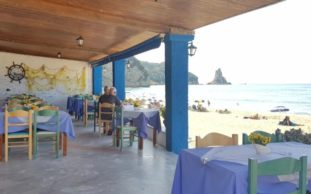 Elena's Seaside Apartments & Studios