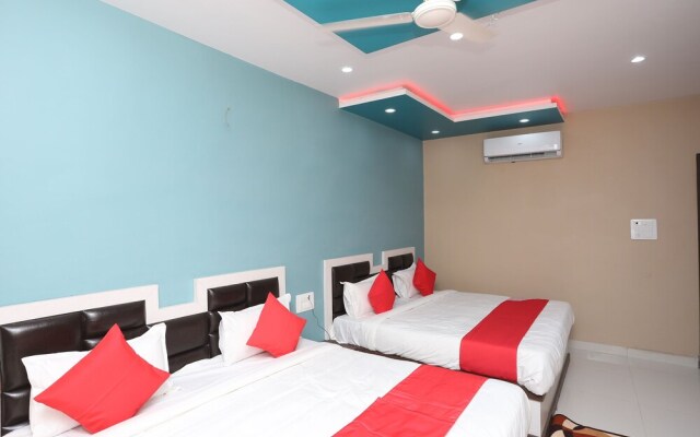 OYO 44565 Ashrit Suites