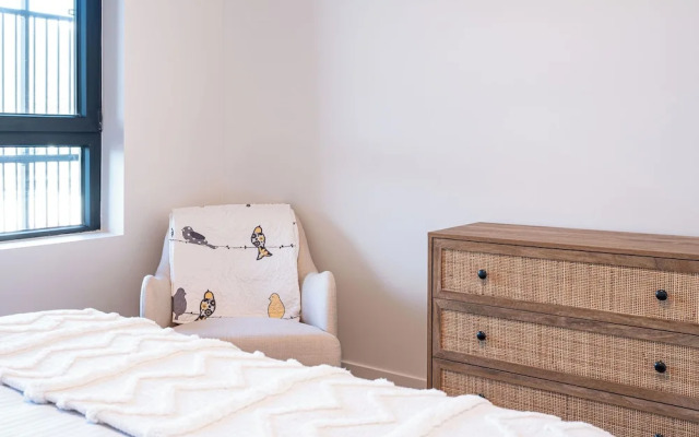 Drop In Condo by Revelstoke Vacations