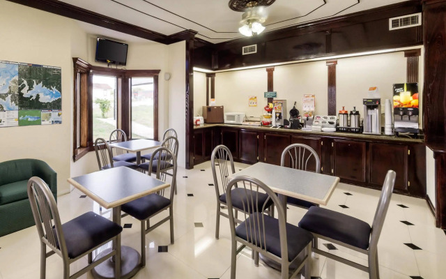 Three Rivers Executive Inn & Suites By OYO